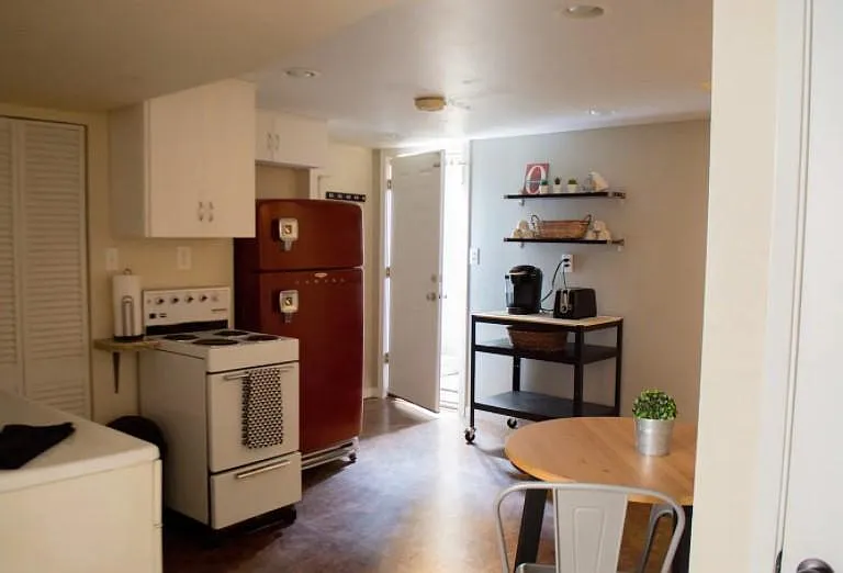 1819 S Woodlawn St — Photo 11