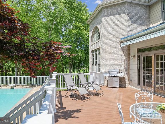 2nd image of 3508 Victoria Ln