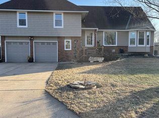 624 Meadowlark Ln, Newton, KS 67114