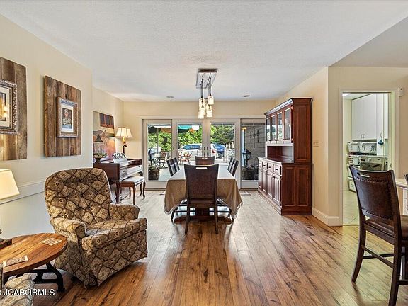 5th image of 1500 Fox Moor Ct