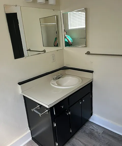 2160 Thompson Ave SE — Photo 7