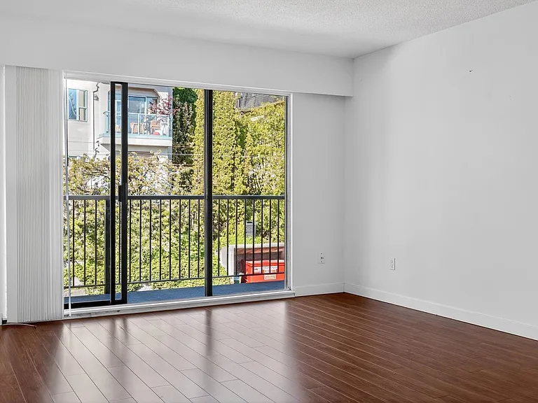 170 W 4th St #308 — Photo 5