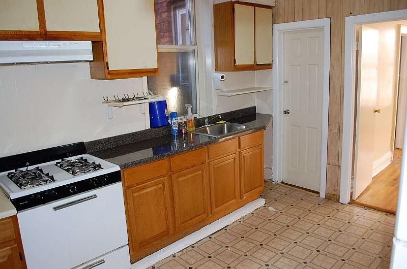 2nd image of 586 Essex St Floor 2