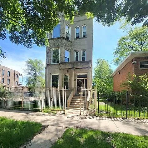 4437 S Prairie Ave #2