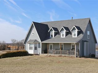 22075 189th St, Tonganoxie, KS 66086