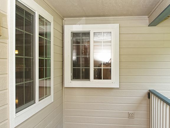3rd image of 5611 Whispering Pines St NE