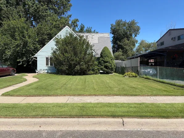 23 Saddler Lane, Levittown, NY 11756
