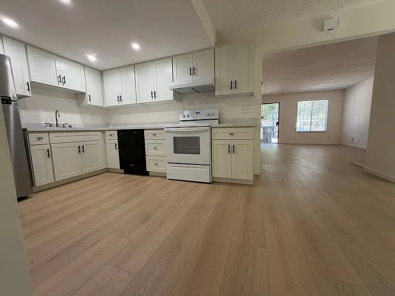 5061 Shell St — Photo 5