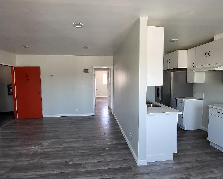 1st image of 117 S Hoover St APT 2
