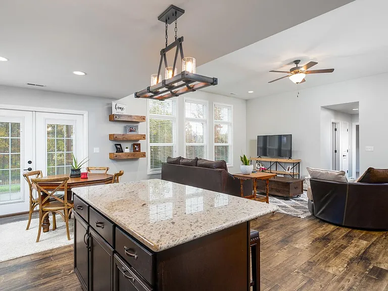 7416 Pemberton Dr — Photo 4