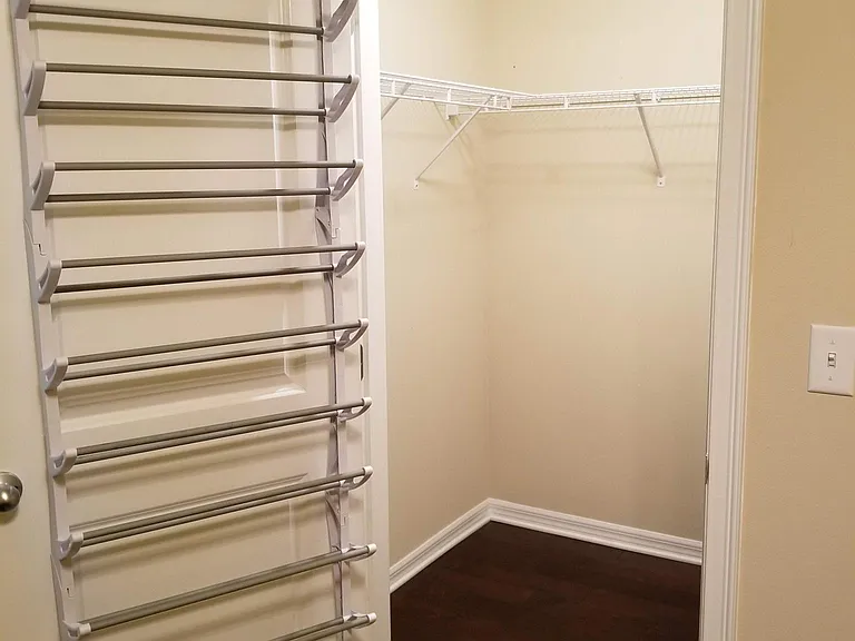 Closet in bedroom 3