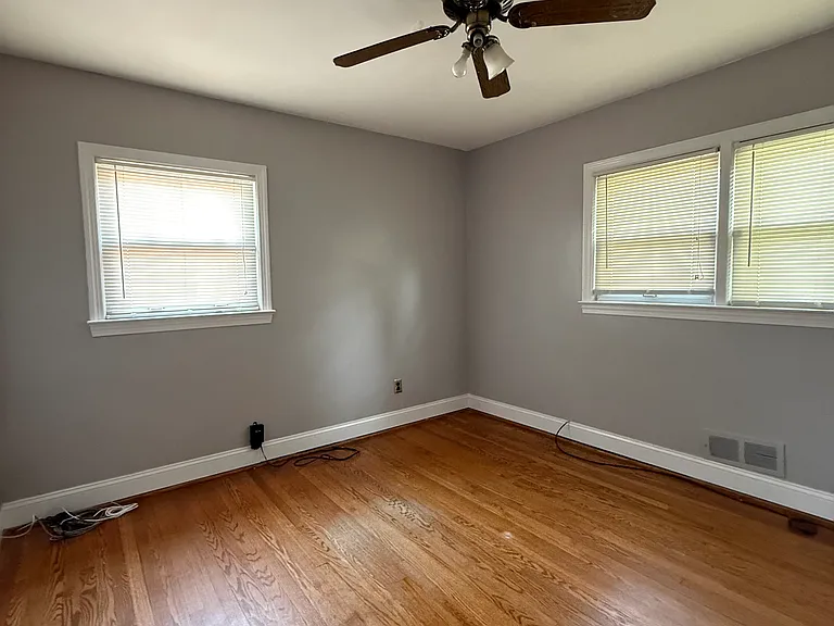 5921 Arlington Blvd — Photo 14