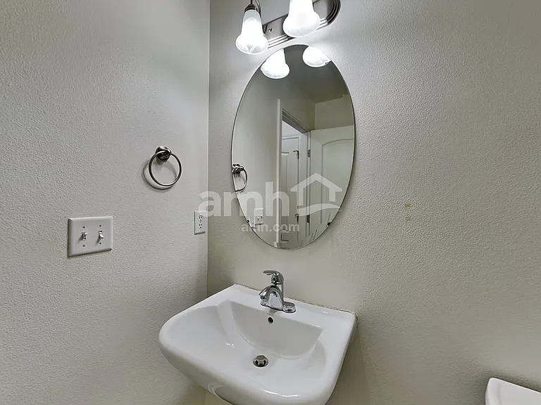 2464 S 3585 W — Photo 8