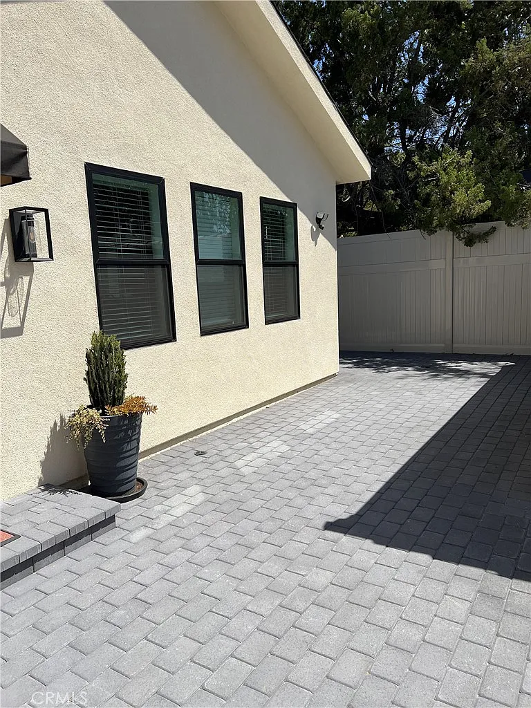 2 bed, 2.5 bath, 1200 sqft, $4,750 — Photo 2