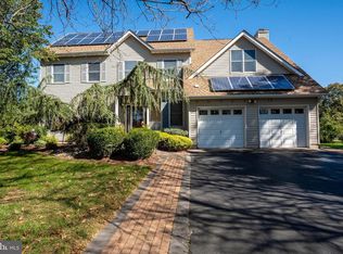 18 Lovell Dr, Plainsboro, NJ 08536