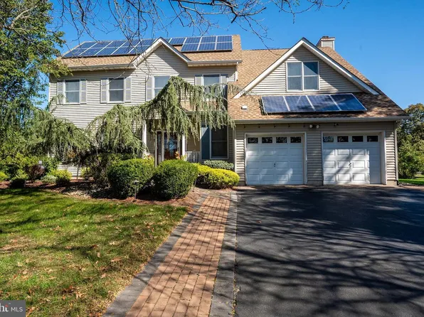 18 Lovell Dr, Plainsboro, NJ 08536
