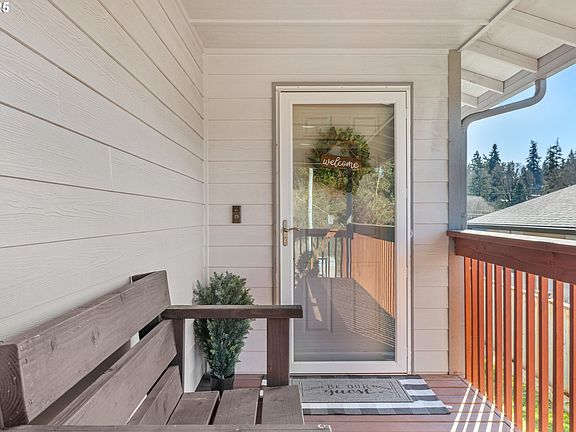 3rd image of 4605 NE Leverich Ct