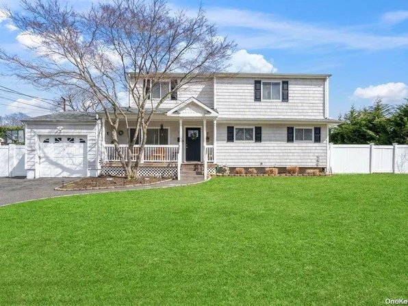 15 Lodi Street, Islip Terrace, NY 11752