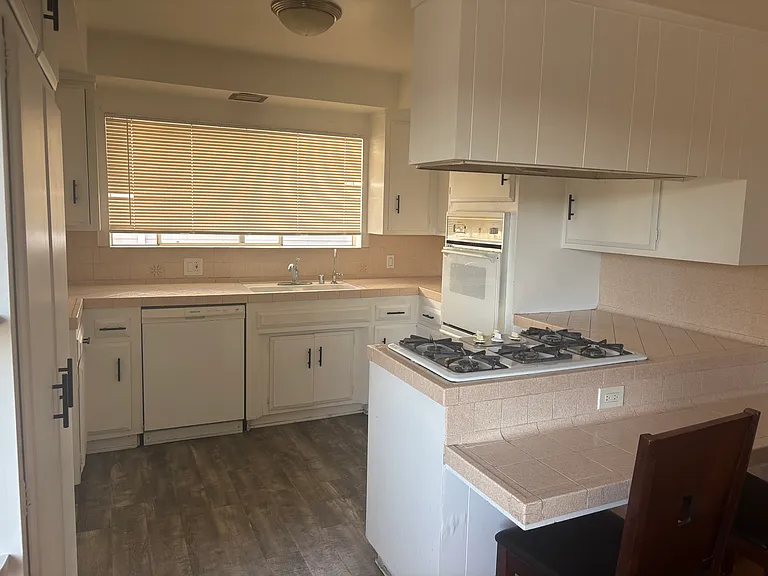 334 W Doran St #3 — Photo 7