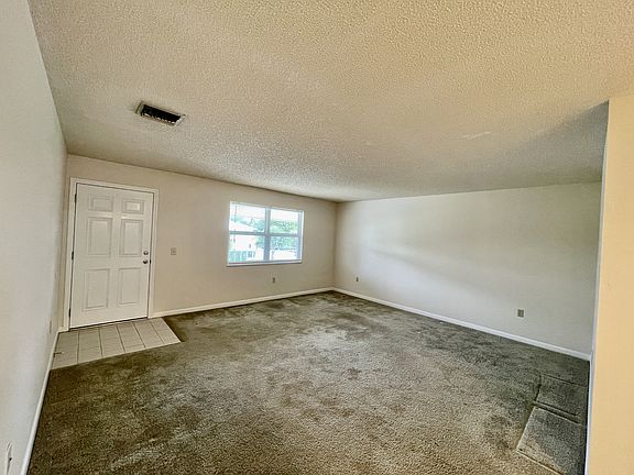 2nd image of 604 SW 35th St APT 9