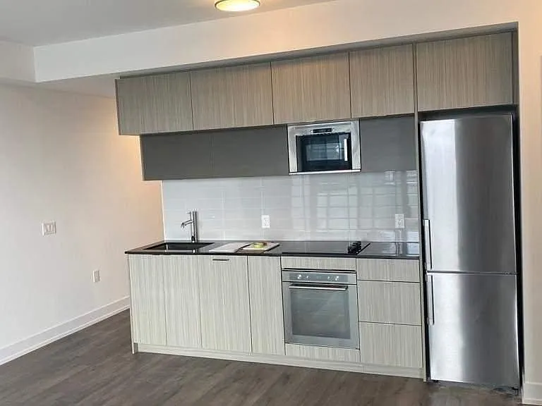 575 Bloor St E #2304 — Photo 9