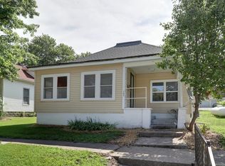 208 N 2nd St, Edina, MO 63537