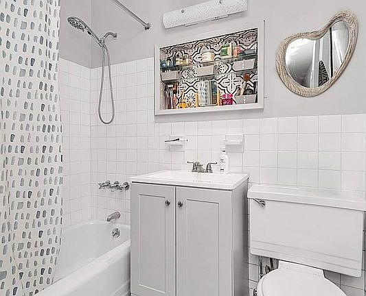 4th image of 201 E 37th St APT 3F