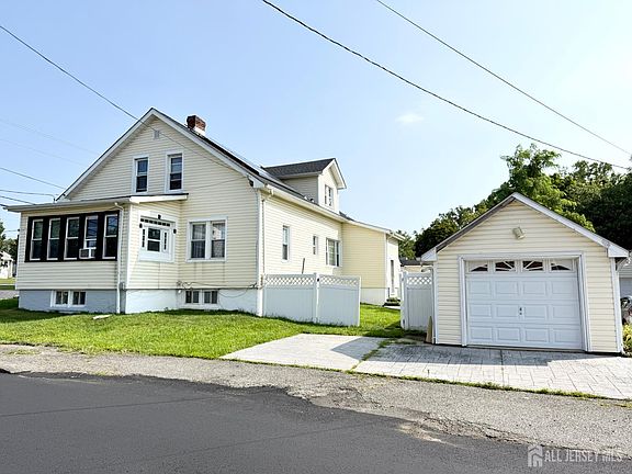 3rd image of 73 Laurence Pkwy