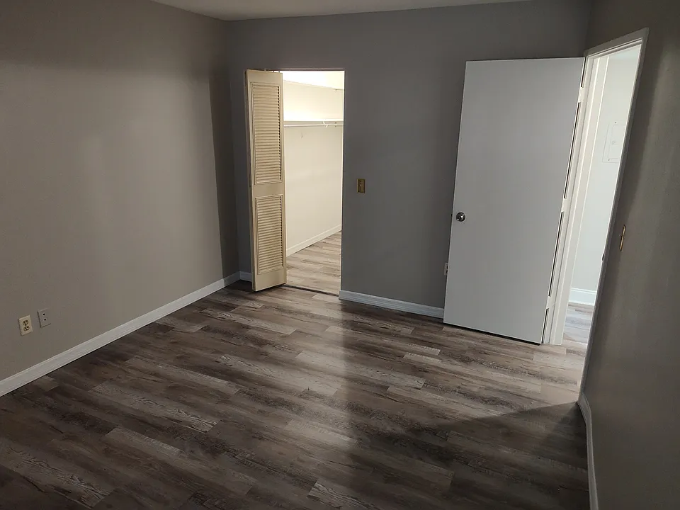 911 Washington Ave #218