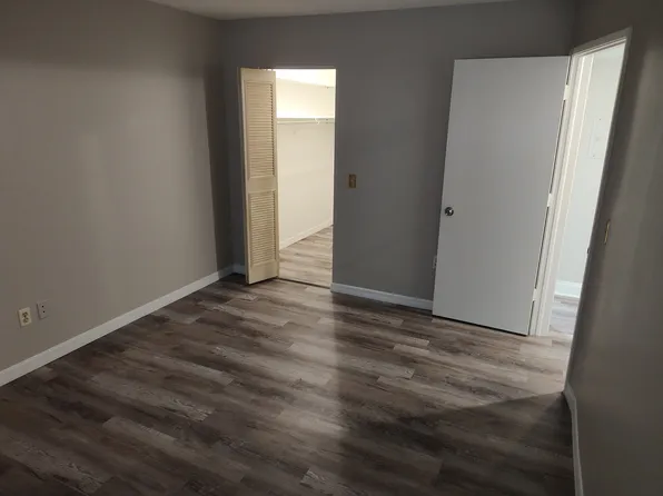 911 Washington Ave APT 218, Largo, FL 33770
