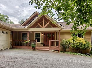 224 Creeks Edge Dr, Hendersonville, NC 28739