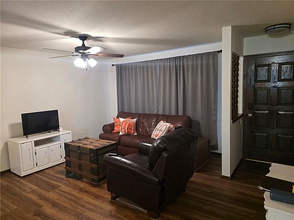 4th image of 1121 W Elm Ter