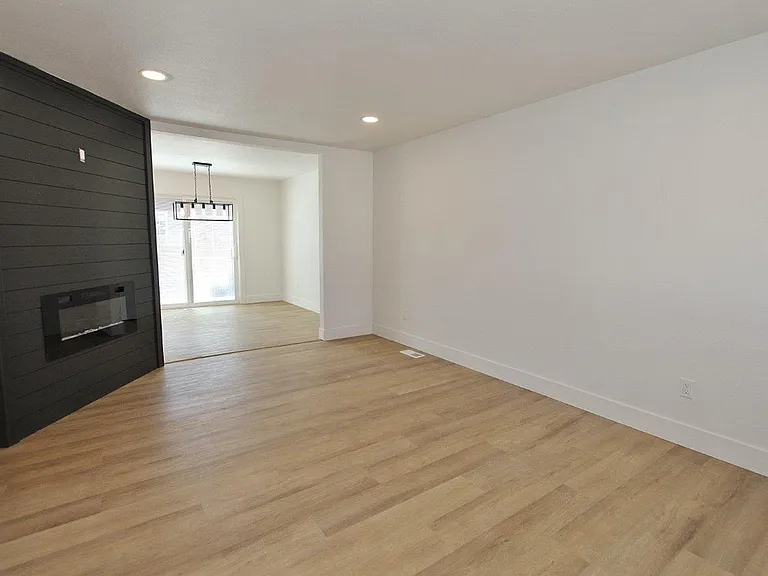 2840 N Arthur St — Photo 2
