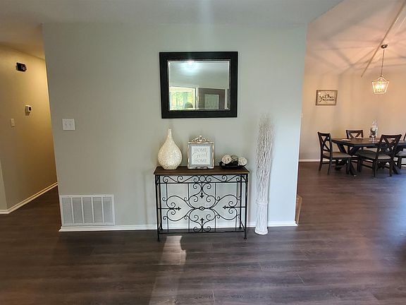 3rd image of 104 Forest Ln