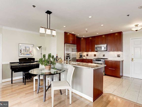 5th image of 1276 N Wayne St #Penthouse 23