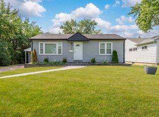 564 S Commonwealth Ave, Elgin, IL 60123