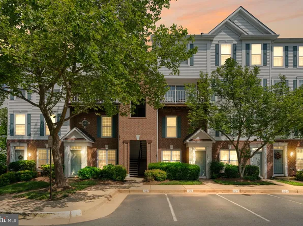 12755 Fair Crest Ct APT 304, Fairfax, VA 22033