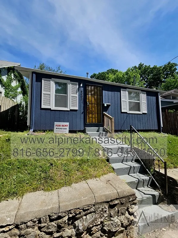 2 bed, 1.0 bath, 850 sqft, $900 — Photo 1