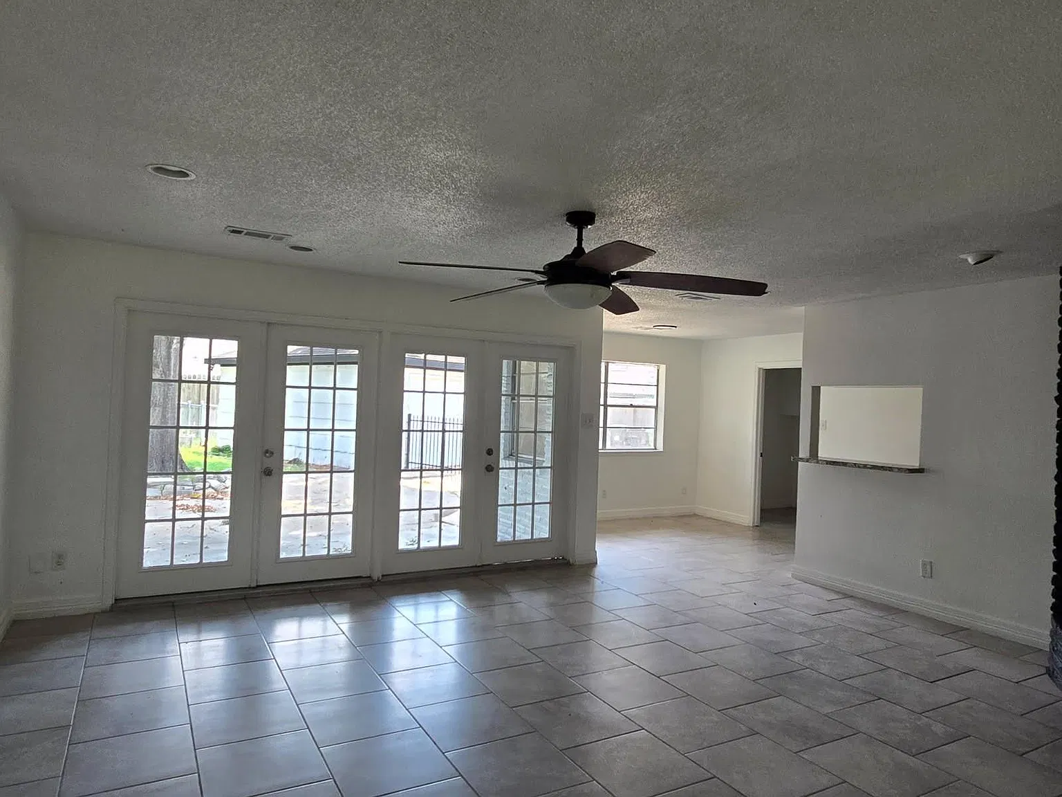 4 bed, 2.0 bath, 2111 sqft, $2,750 — Photo 2