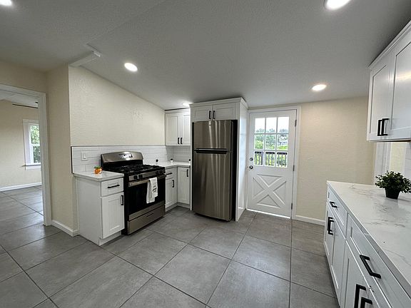 4th image of 1535 Klauber Ave #A