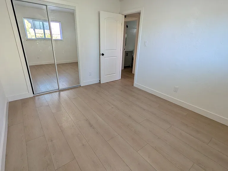 820 S Lloyd St — Photo 8