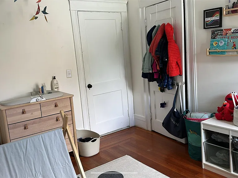 102 Rochambeau Ave — Photo 21