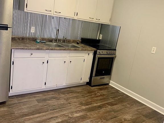 4th image of 2420 Clarke Dr
