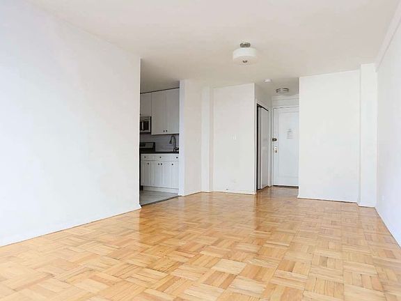 2nd image of 160 E 55th St APT 4E