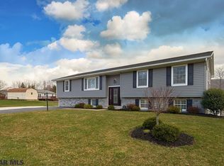 334 Lamp Post Ln, Boalsburg, PA 16827