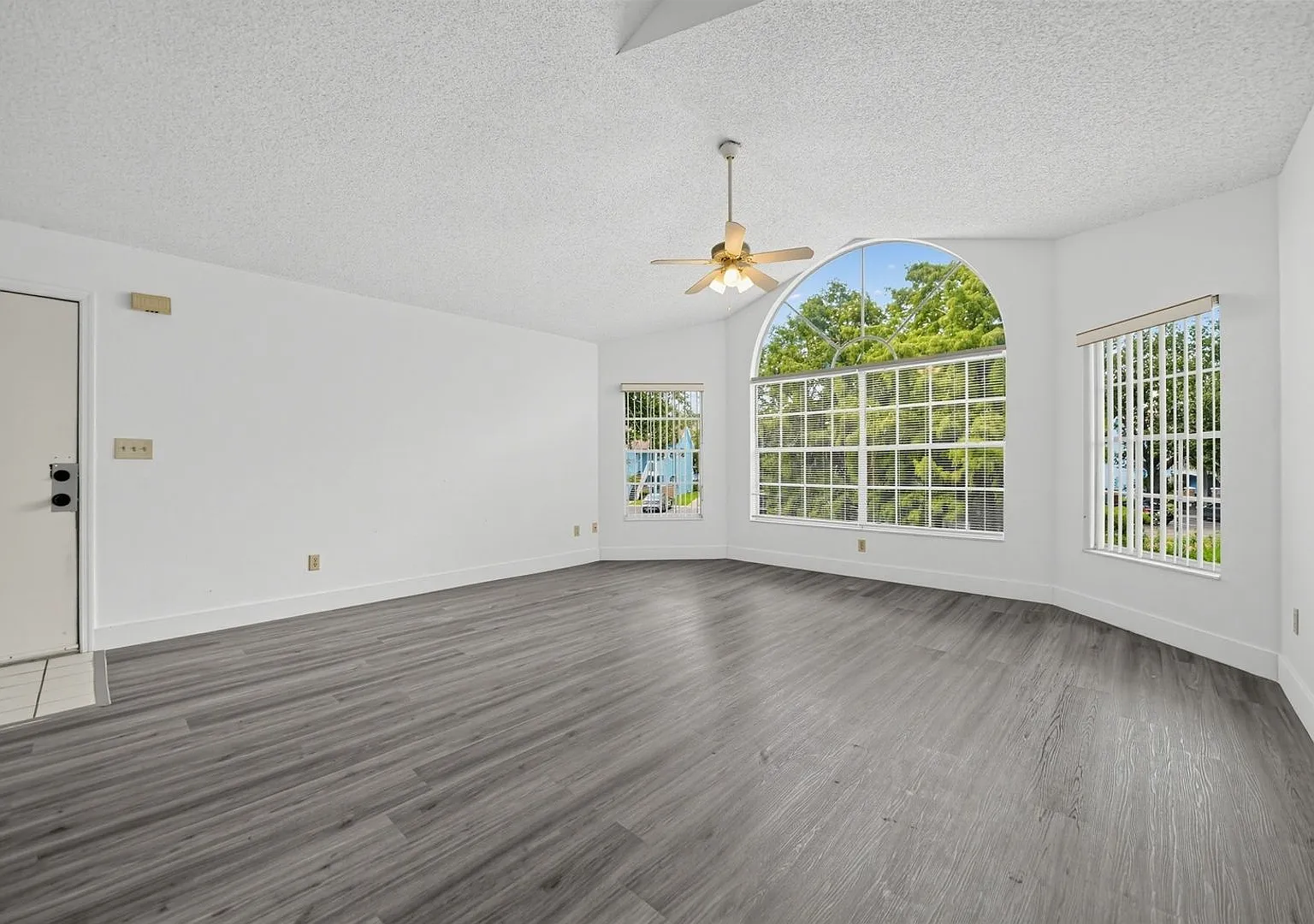 Spacious 3BR Condo in Kissimmee — Photo 2