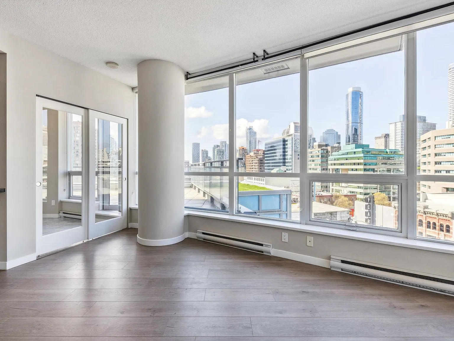 2 bed, 973 sqft, $3,750 — Photo 3