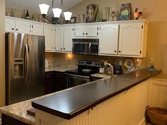 5th image of 10653 Oak Leaf Dr