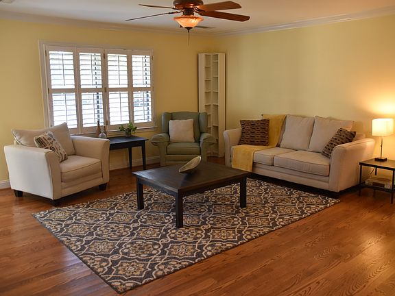 Spacious living room