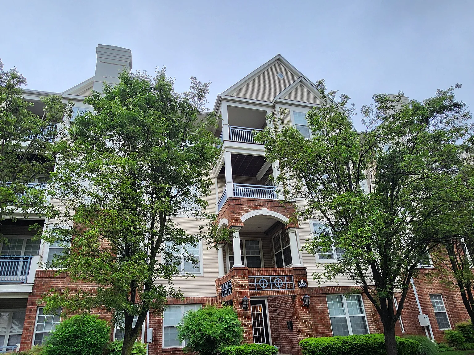 1 bed, 806 sqft, $2,100 — Photo 1